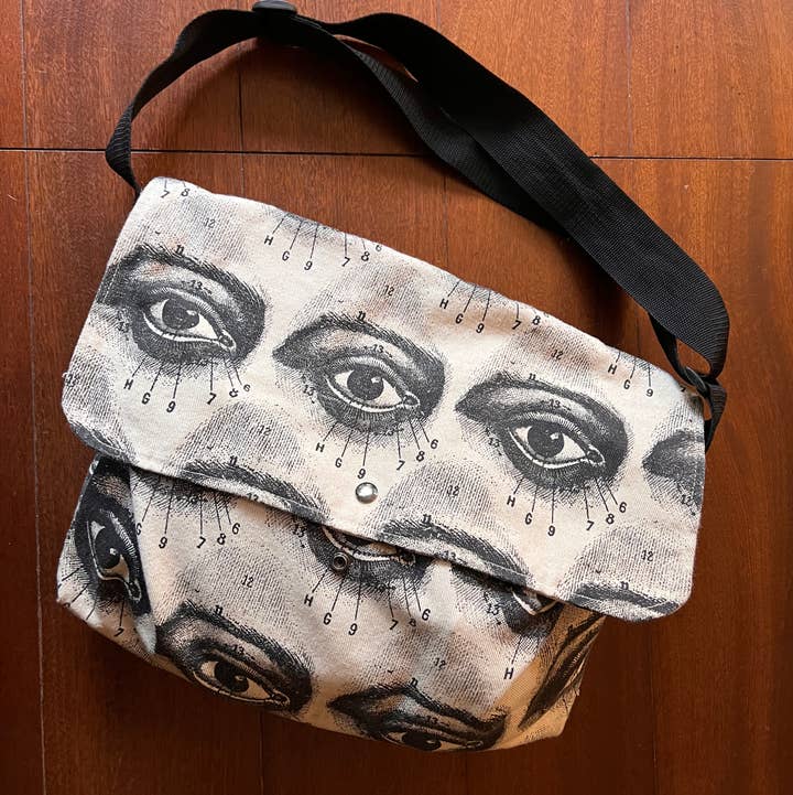 Rubyzaar - Graphic Messenger Bag